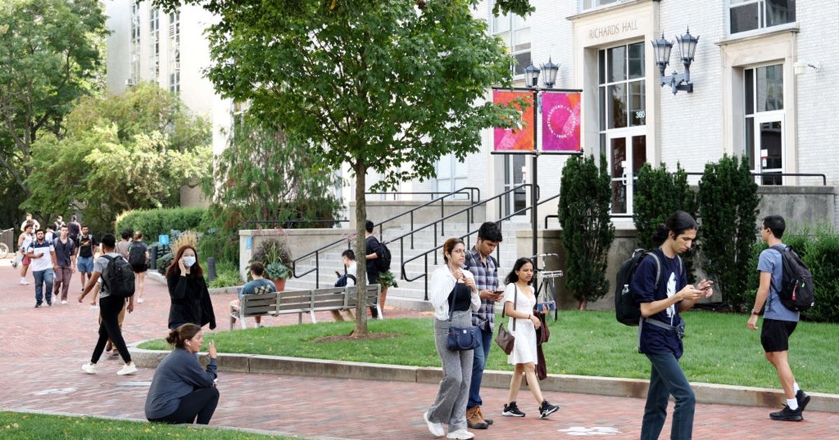 聚在一起，还是真的连结？用跨文化课室打破社交媒体回声室