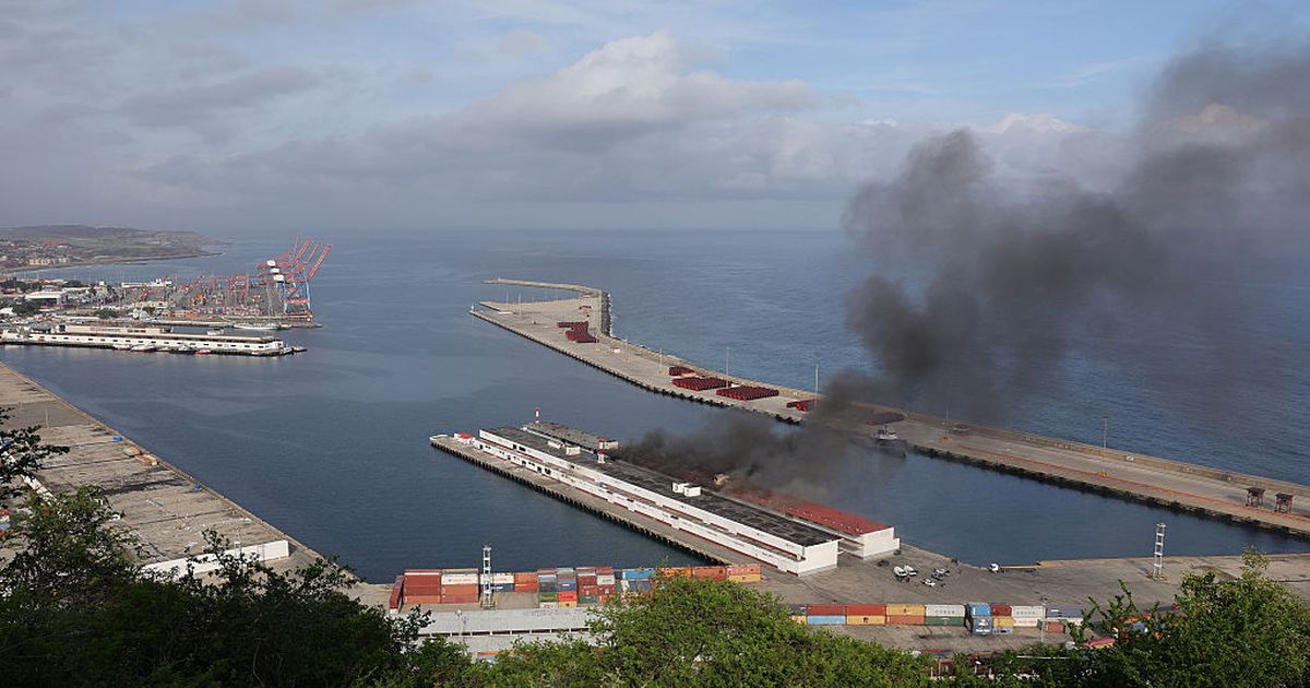 为什么美国现在对委内瑞拉动手？